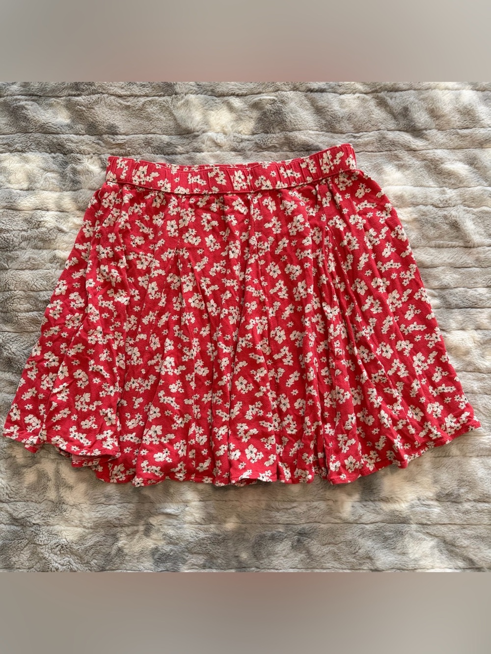 American Eagle Red Floral Pleated Mini Skirt